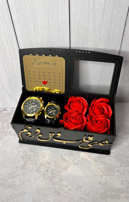 باکس هدیه ولنتاین گل و ساعت ۱۲۱