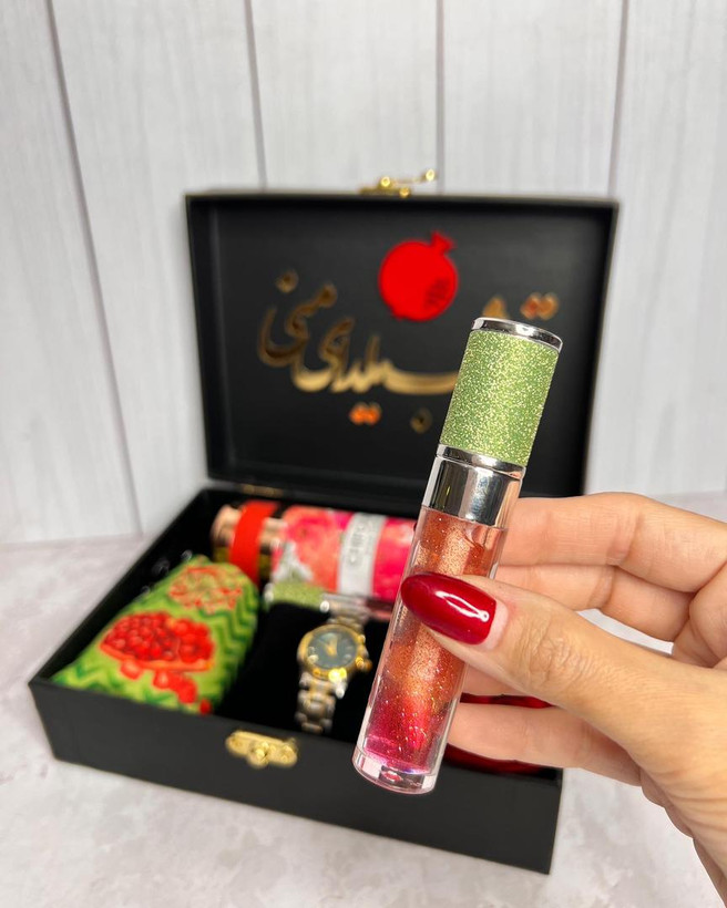 یلدایی : پک هدیه یلدا دخترانه زنانه بسیار شیک نفیس کاربردی