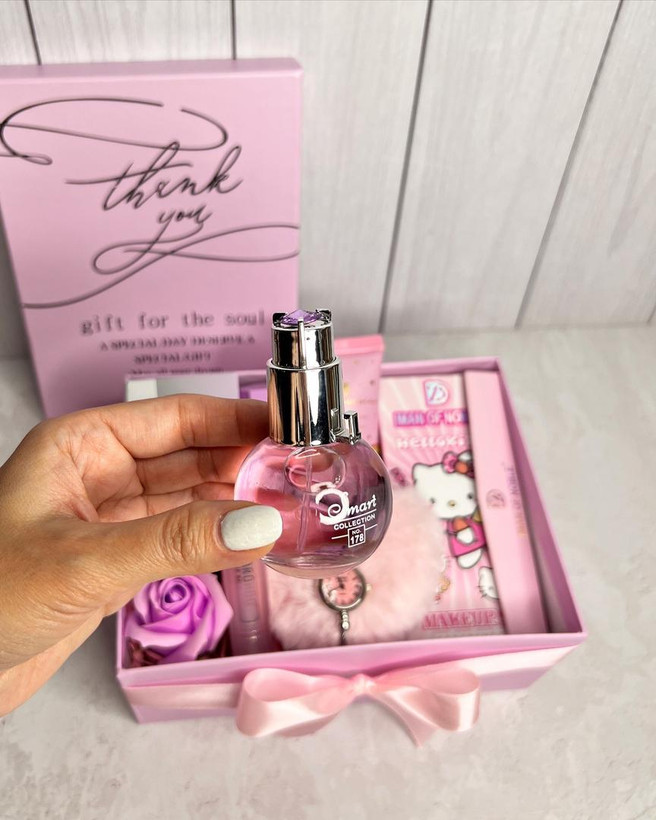 پک کادو دخترونه، باکس هدیه یاسی رنگ، عطر و ست آرایشی ۲۴۲